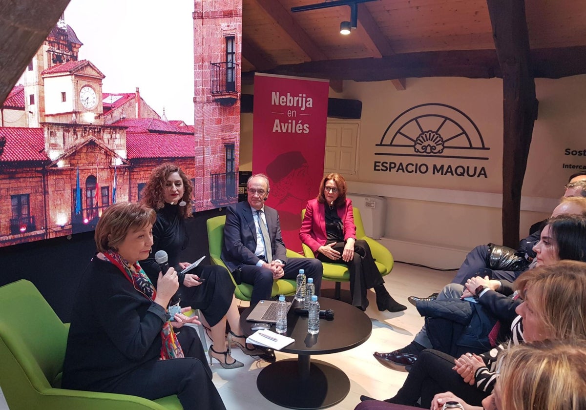 Mariví Monteserín, María Gil, José Muñiz y Pilar Alcover en la presentación en el Espacio Maqua.