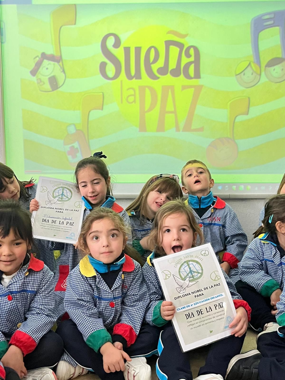 En imágenes: así celebraron los escolares de Gijón el día de la paz