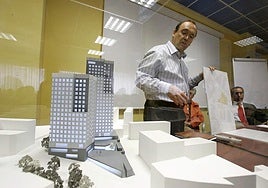 Patxi Mangado presenta el proyecto en junio de 2008.