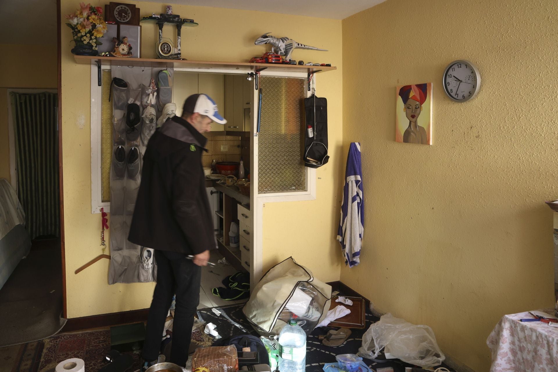 Así se encuentra por dentro el edificio okupado de la calle Aguado, en Gijón