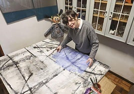 Esther Cuesta, en su estudio de Avilés.