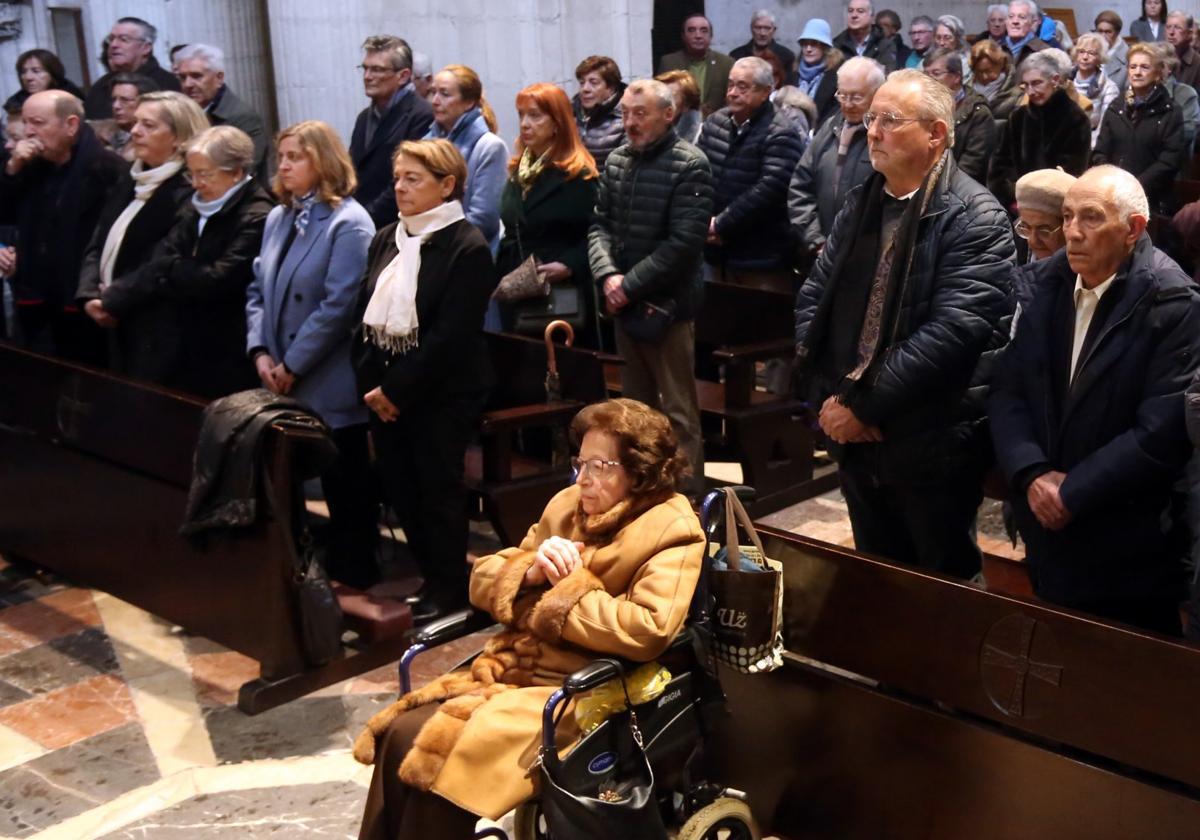 Un instante de la misa en la capilla del Rey Casto.