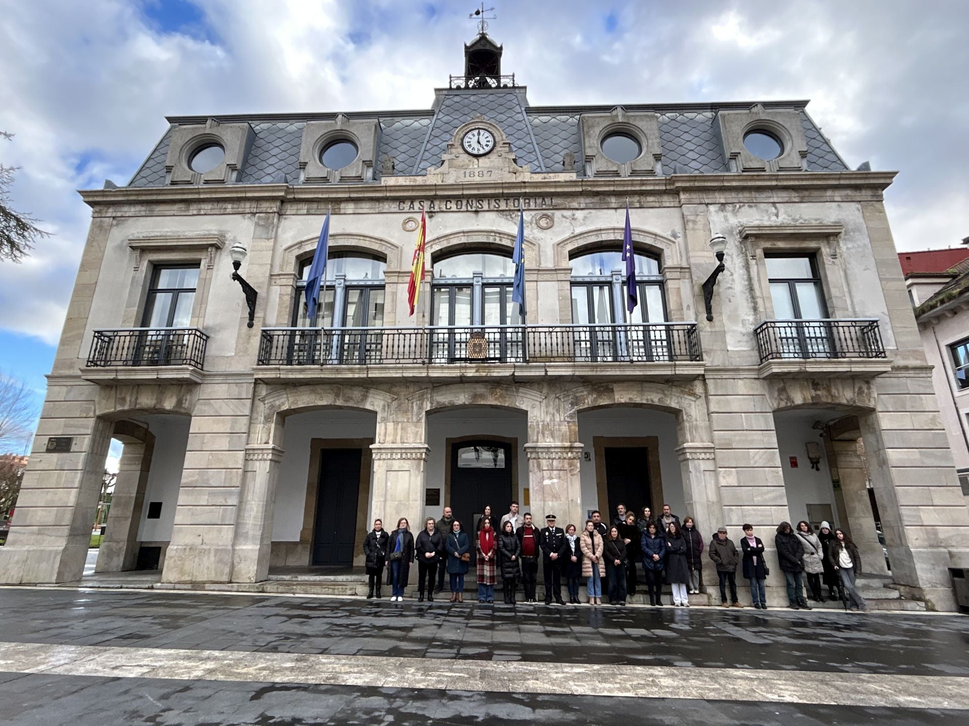 Multitudinaria manifestación en Langreo en repulsa por el asesinato machista