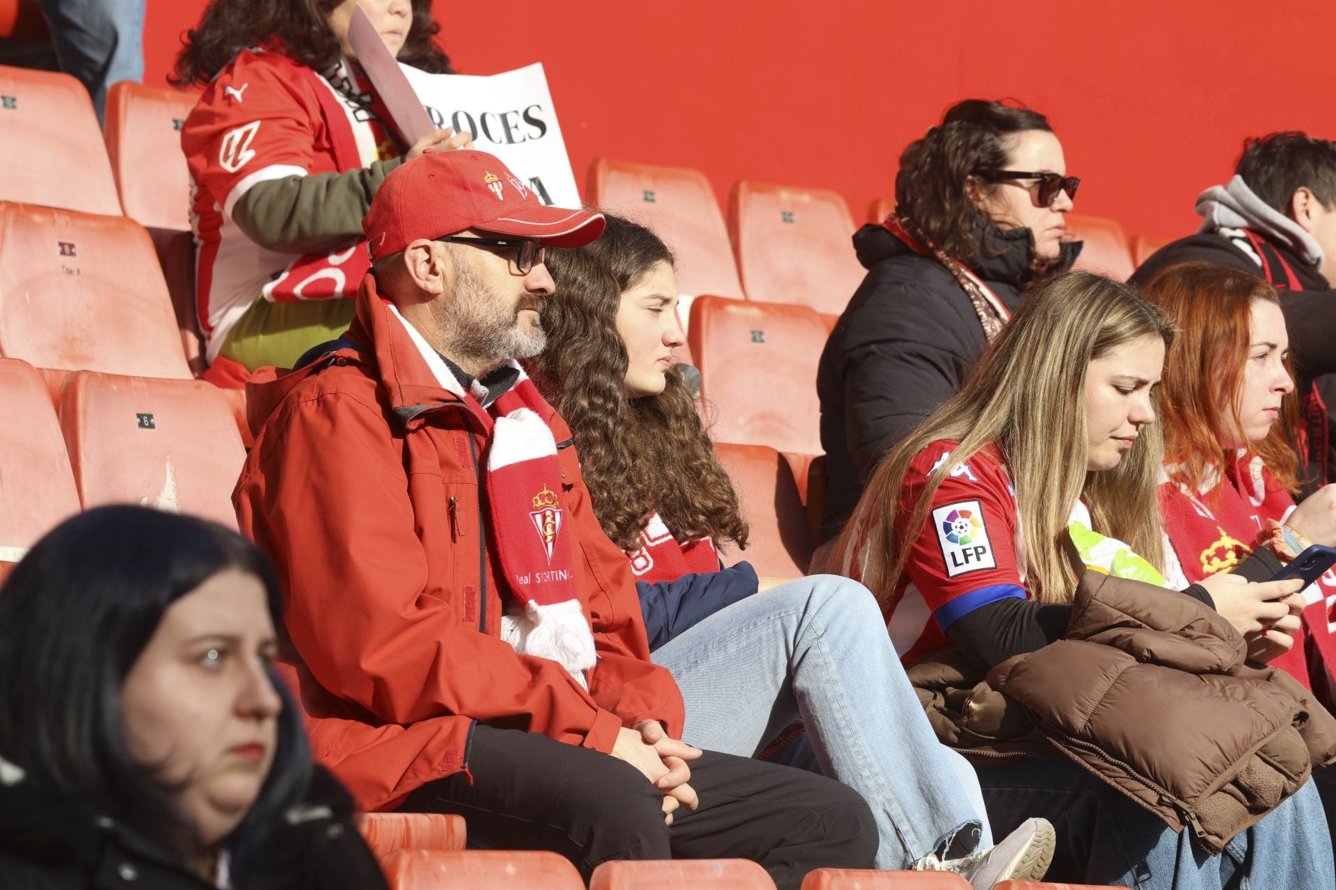 ¿Estuviste en el Sporting de Gijón - Burgos? ¡Búscate en las gradas de El Molinón!