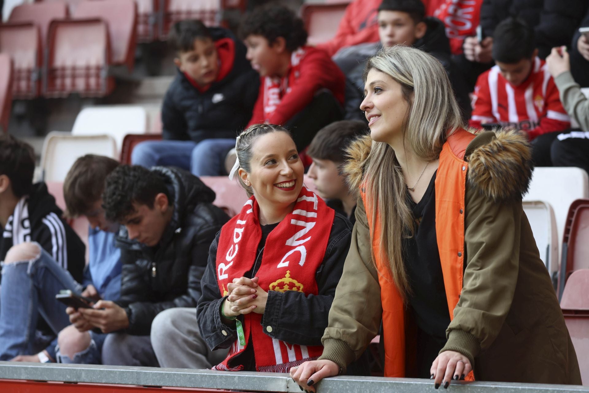 ¿Estuviste en el Sporting de Gijón - Burgos? ¡Búscate en las gradas de El Molinón!