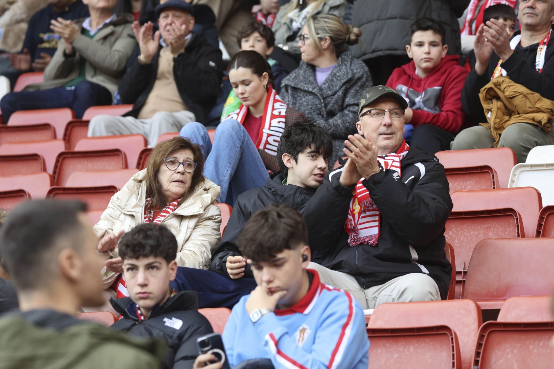 ¿Estuviste en el Sporting de Gijón - Burgos? ¡Búscate en las gradas de El Molinón!