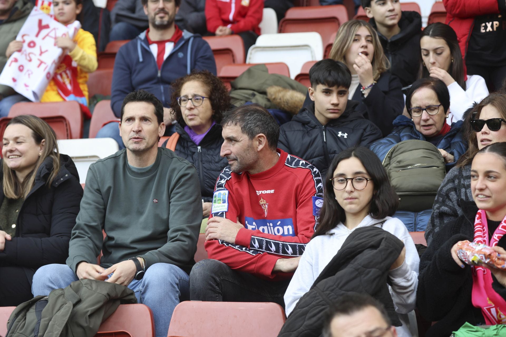 ¿Estuviste en el Sporting de Gijón - Burgos? ¡Búscate en las gradas de El Molinón!