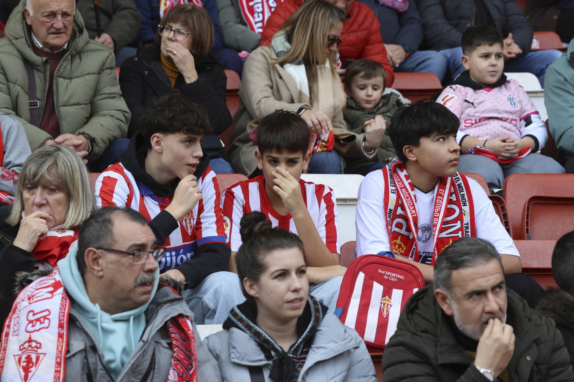 ¿Estuviste en el Sporting de Gijón - Burgos? ¡Búscate en las gradas de El Molinón!