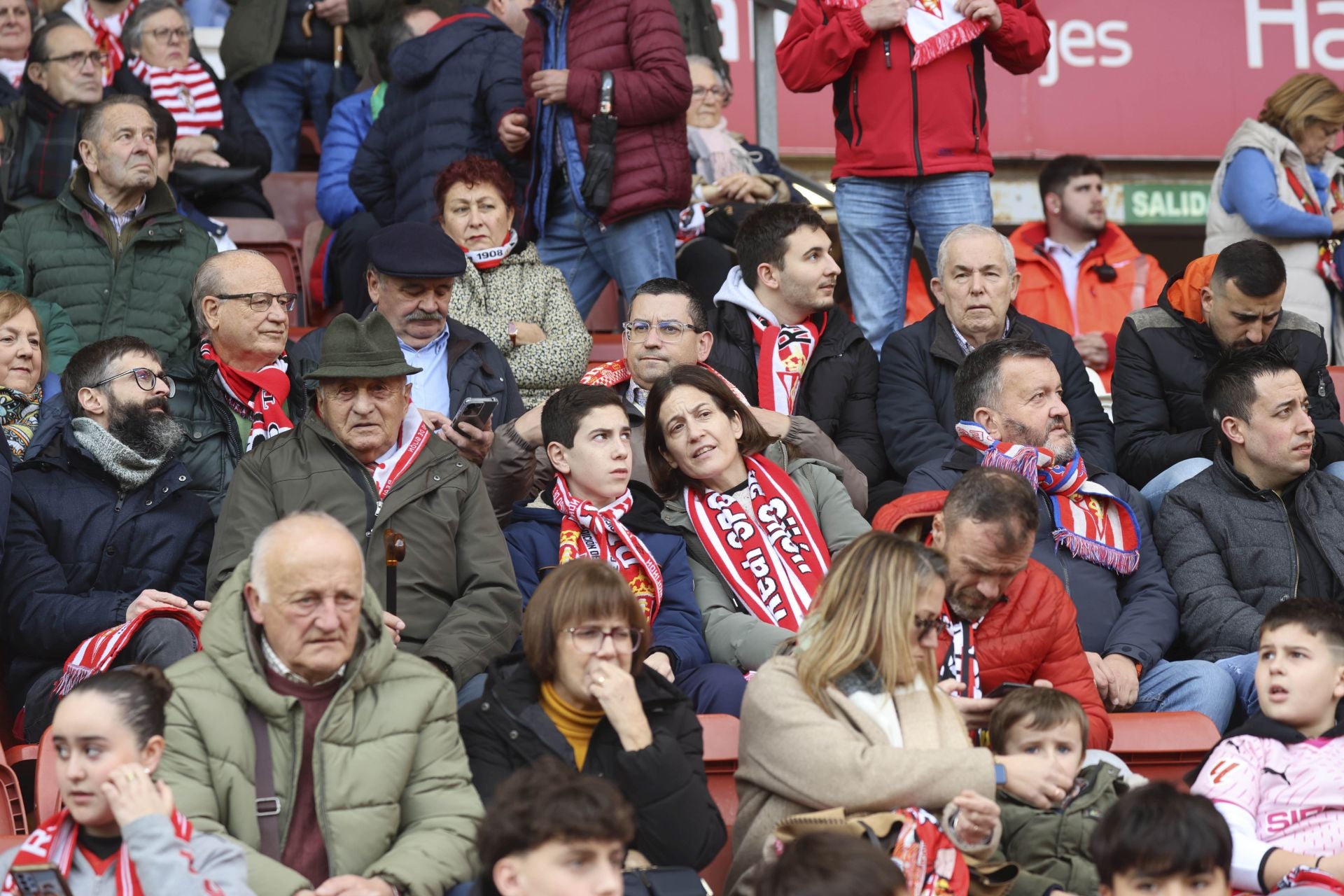 ¿Estuviste en el Sporting de Gijón - Burgos? ¡Búscate en las gradas de El Molinón!