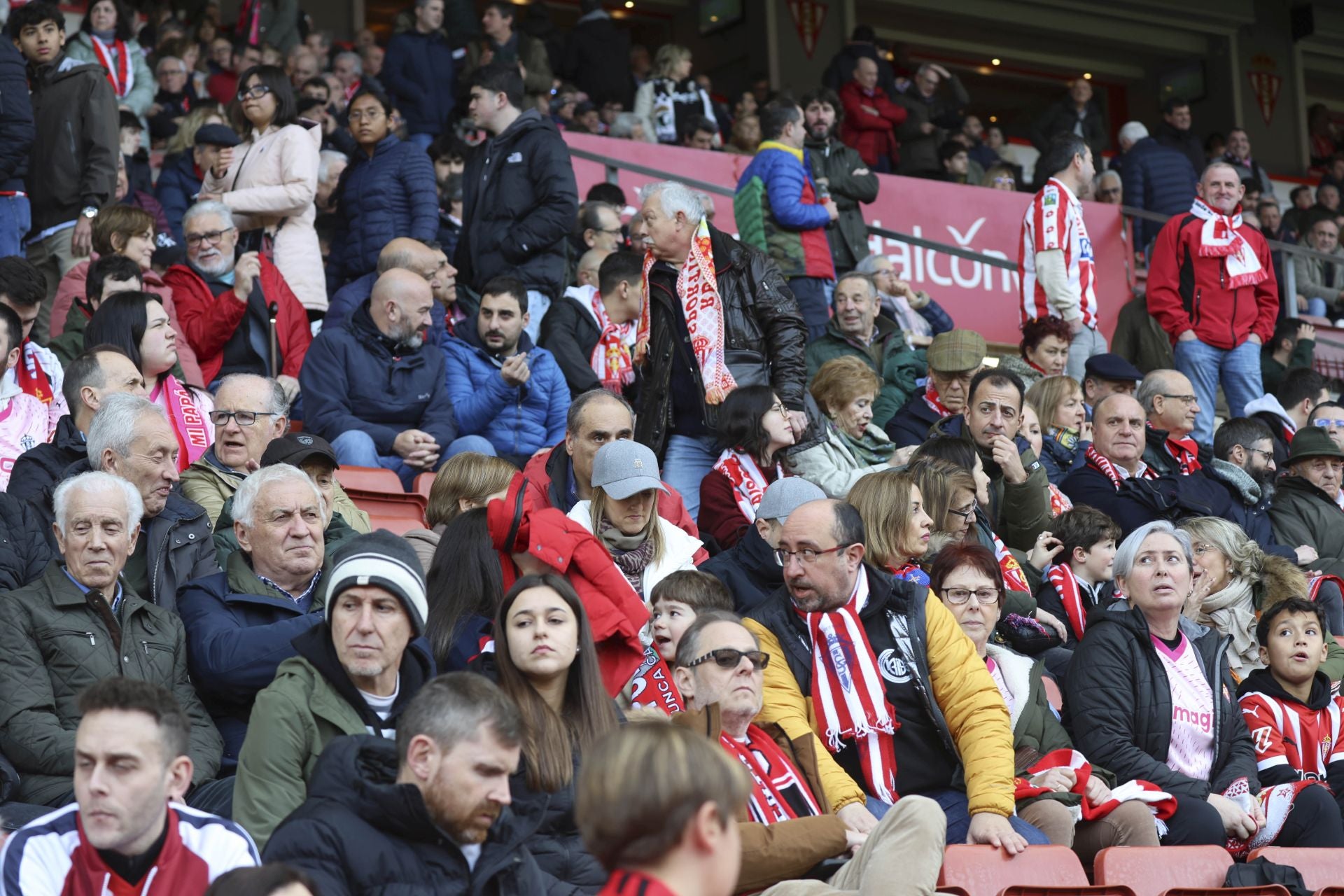 ¿Estuviste en el Sporting de Gijón - Burgos? ¡Búscate en las gradas de El Molinón!