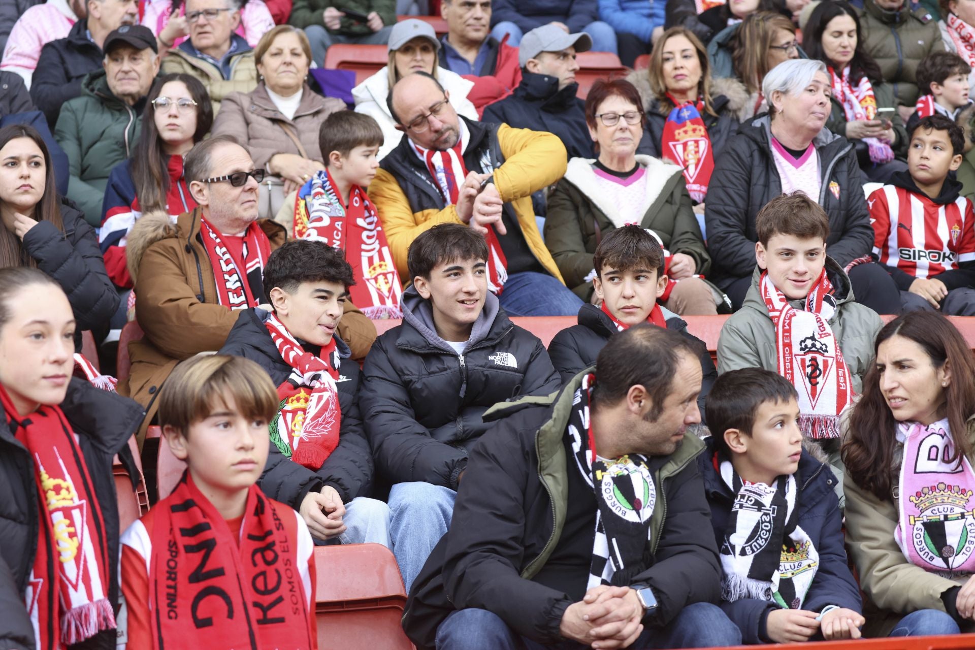 ¿Estuviste en el Sporting de Gijón - Burgos? ¡Búscate en las gradas de El Molinón!