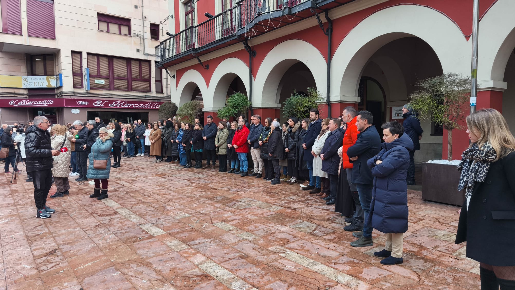 Multitudinaria manifestación en Langreo en repulsa por el asesinato machista