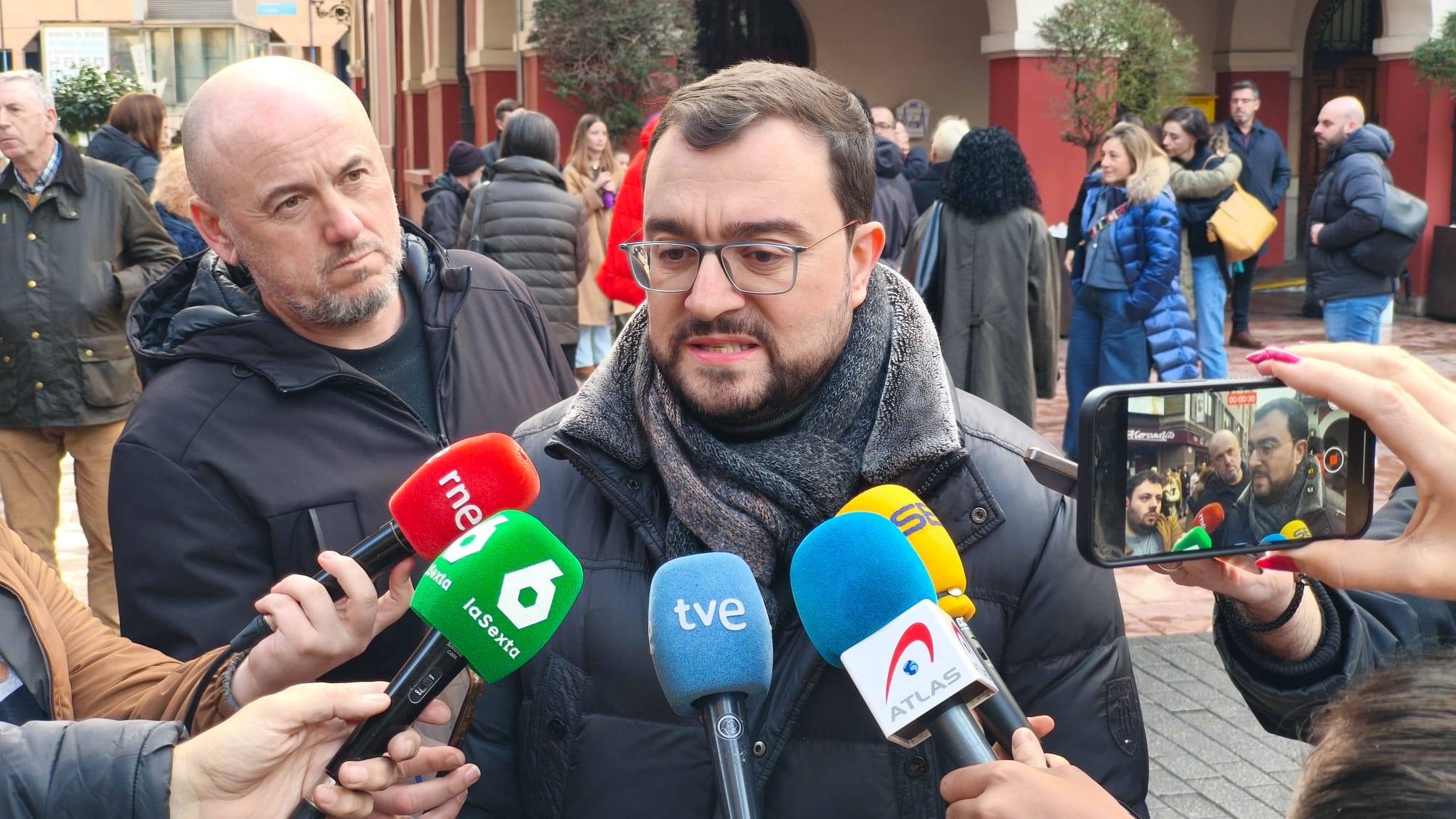 Multitudinaria manifestación en Langreo en repulsa por el asesinato machista