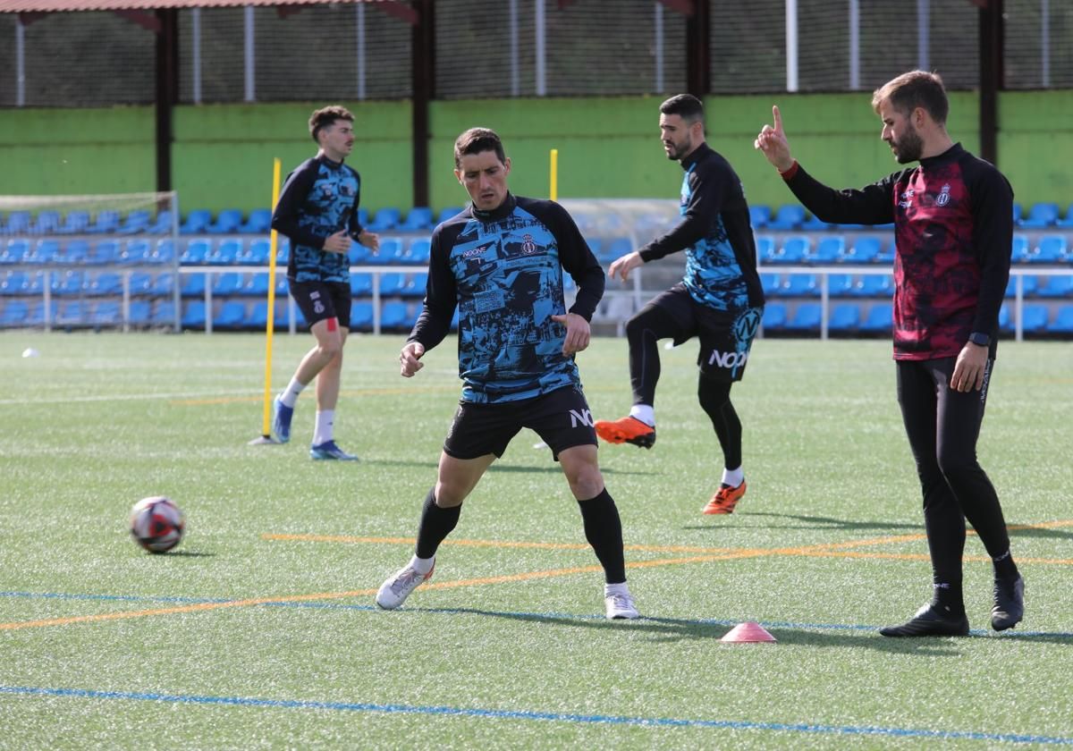 El extremo Jorge Fernández, técnico auxiliar del Sporting Atlético tras la salida de Nacho Cases