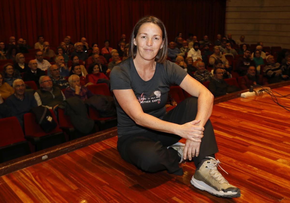 Susana Gómez, antes de comenzar su charla en la Casa de Cultura de Avilés.