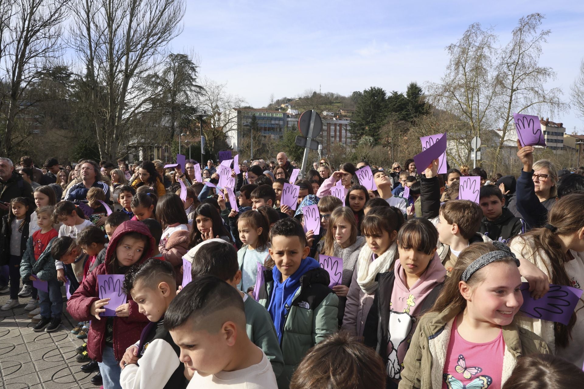 Clamor entre los niños de Langreo contra el crimen de Karilenia