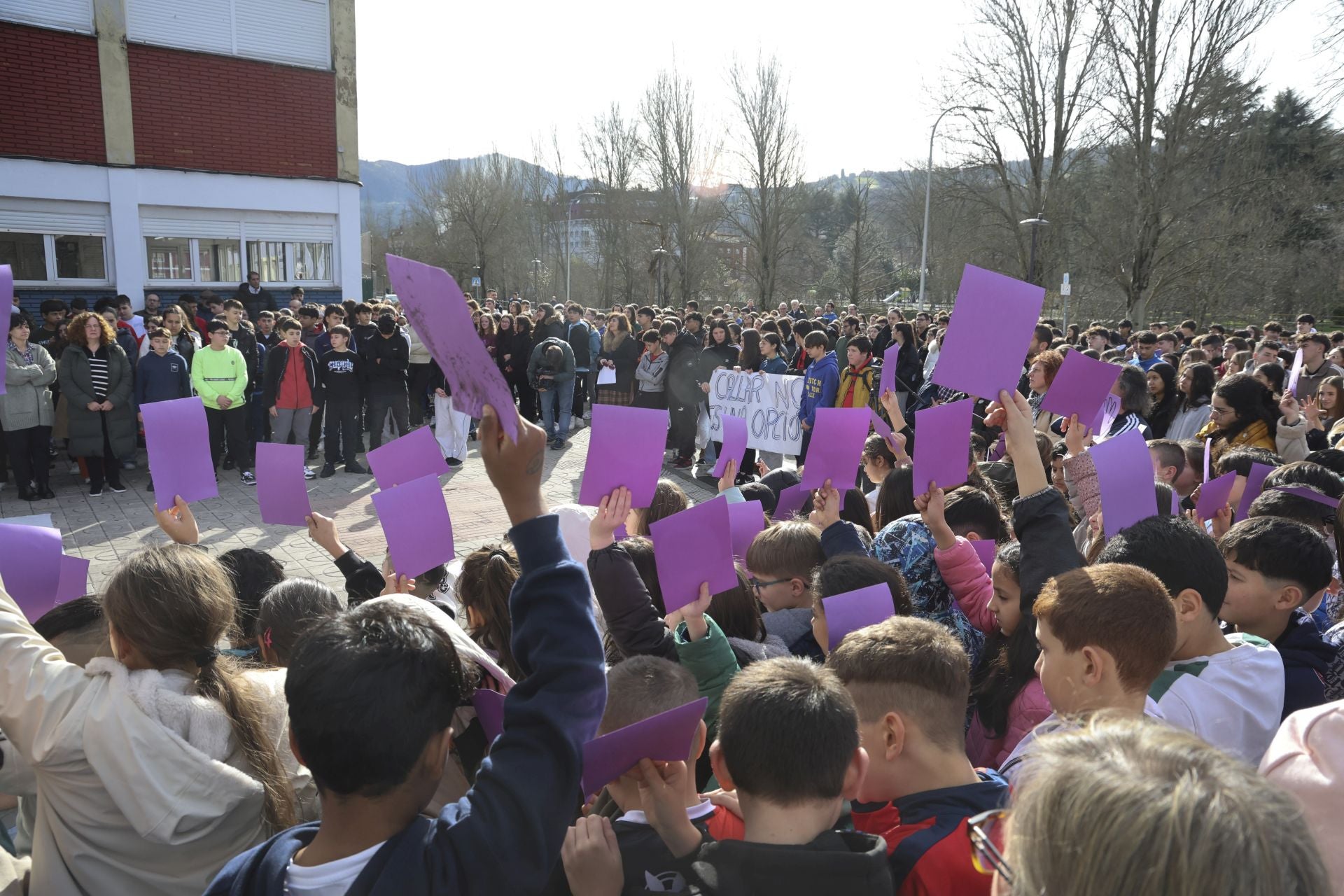 Clamor entre los niños de Langreo contra el crimen de Karilenia