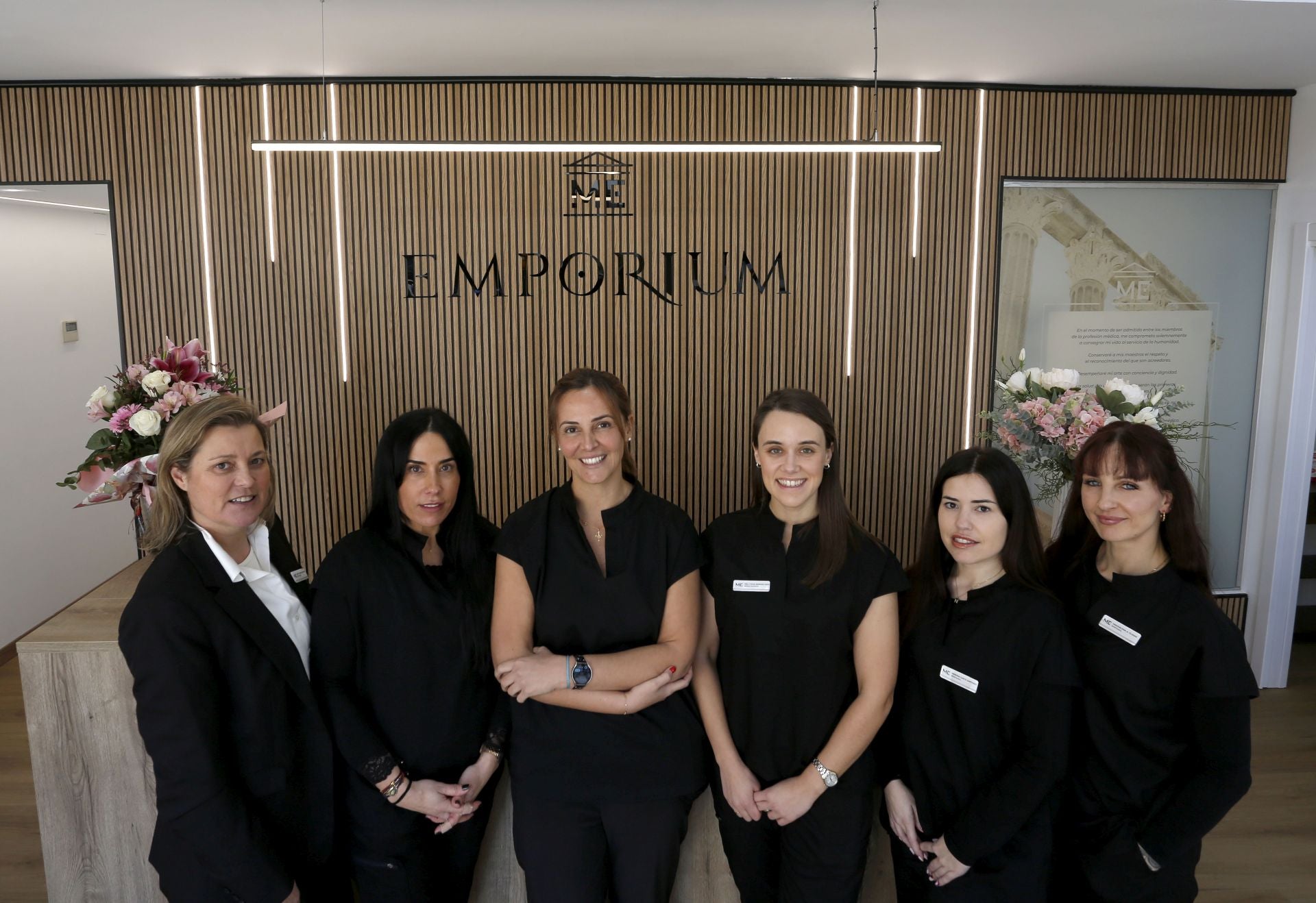 El equipo de Clínica Emporium. De izquierda a derecha. Gorety Granda, Gloria Piñán, Dra. Mª Elisa, Dra. Itziar. Reinoso, Nereida Cueto y Magdalena Flisiak..