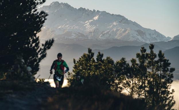 La carrera discurre por zonas de bosques autóctonos que el pasado año se vieron afectados por importantes incendios, por eso el 16 de febrero los de la Kangas Mountain se van a repoblar el monte, colaborando en el cuidado del entorno que tanto disfrutan