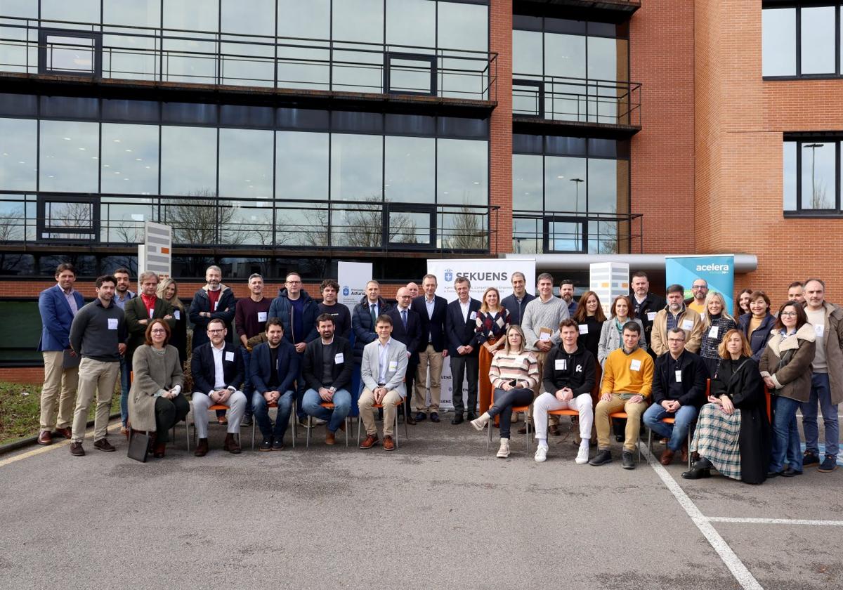 Representantes de las compañías, en el Centro Europeo de Empresas e Innovación (CEEI), en Llanera.