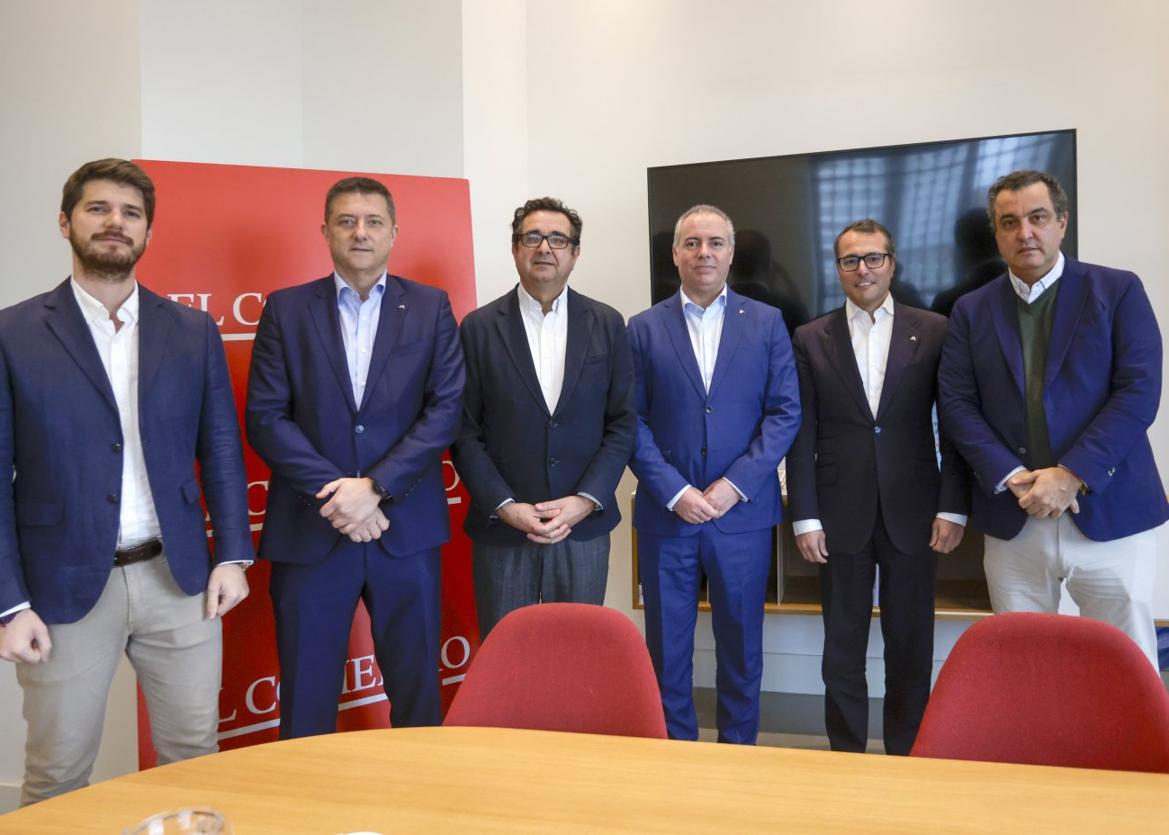 Carlos García-Ovies (moderador), Ramón Ángel González, Julio Zapico, Marcos Lamas, José Manuel Laya e Ignacio del Río .