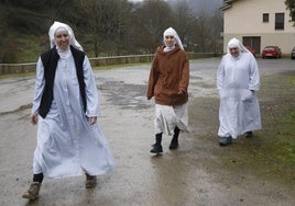 Las tres religiosas este viernes a su llegada a Asturias, donde dicen encontrarse «muy ilusionadas».