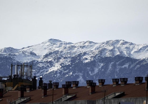 Nieve sobre la Sierra de Aramo.