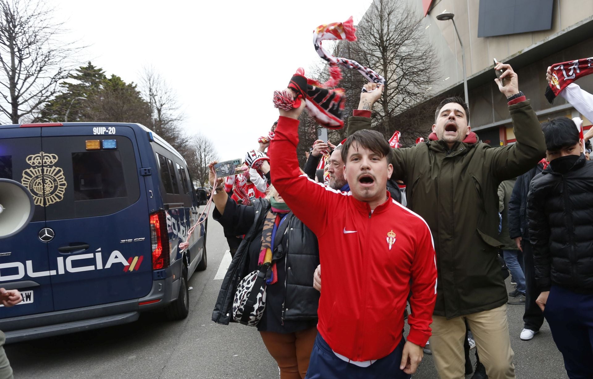 ¿Estuviste animando al Sporting frente al Eibar? ¡Búscate!