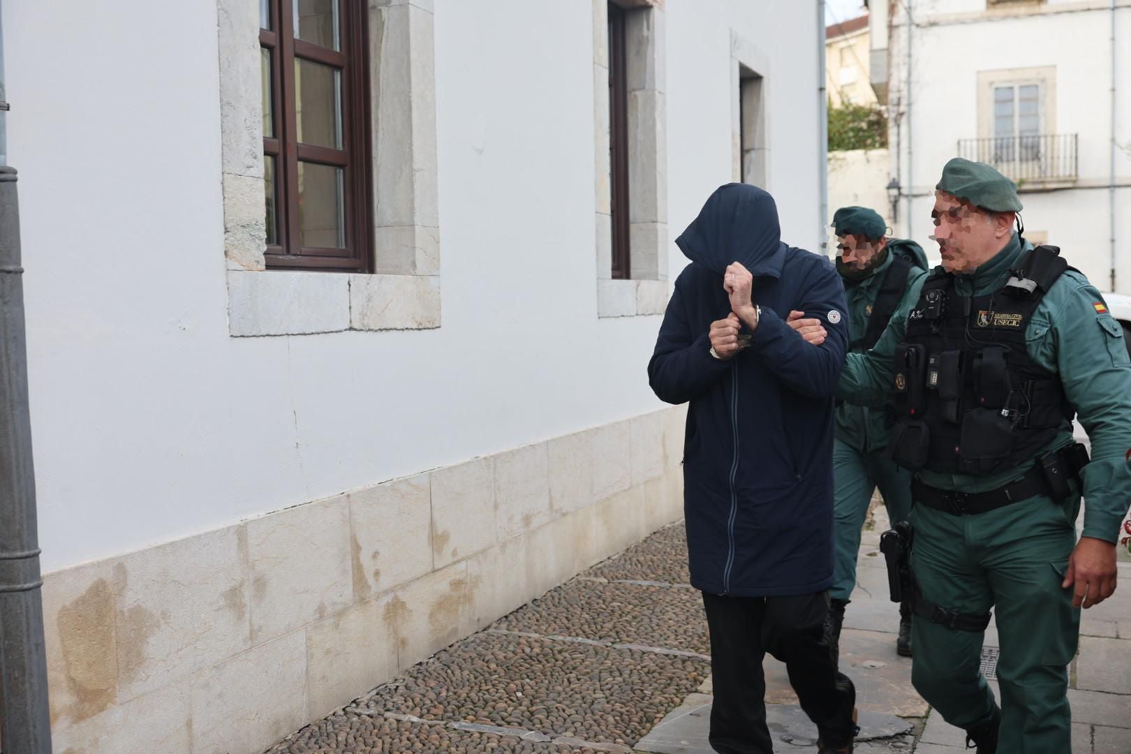 Frente al juez los cuatro detenidos en Asturias por el alijo de droga hallado tras el naufragio