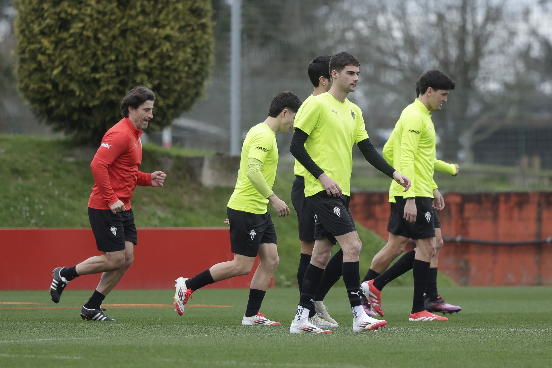 El Sporting de Gijón vuelve a entrenar tras el empate ante el Eibar