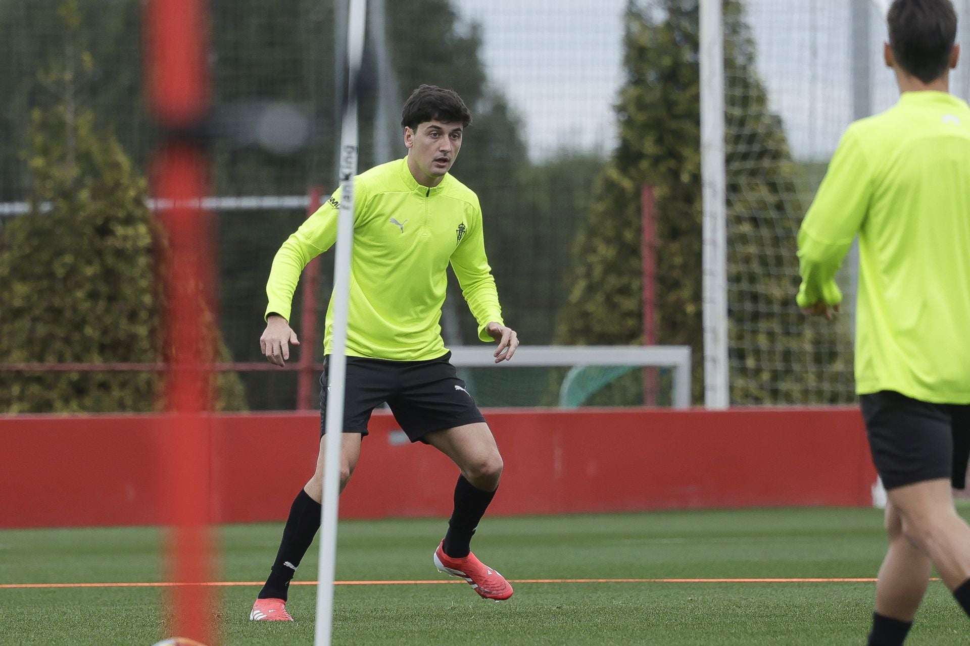 El Sporting de Gijón vuelve a entrenar tras el empate ante el Eibar