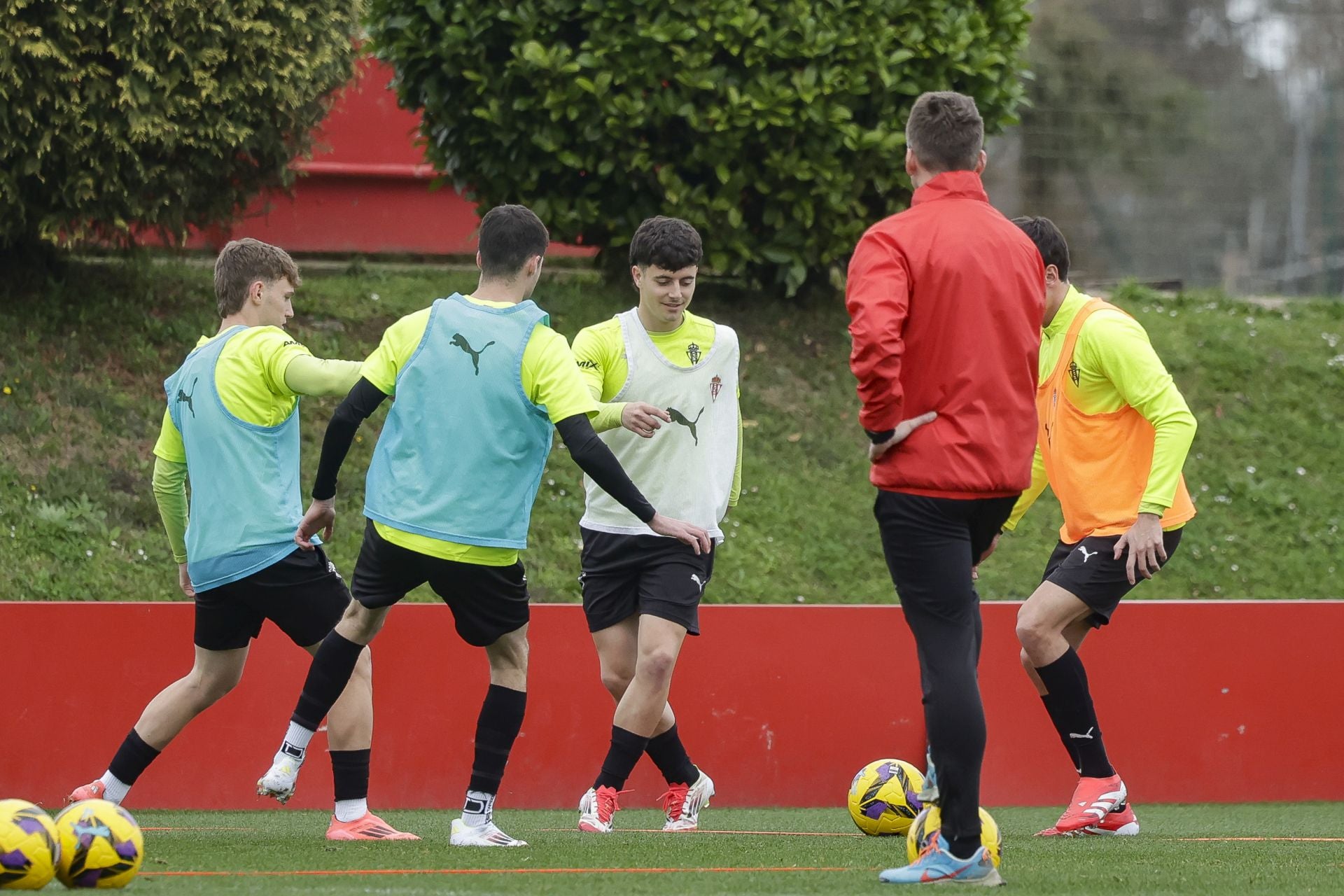 El Sporting de Gijón vuelve a entrenar tras el empate ante el Eibar