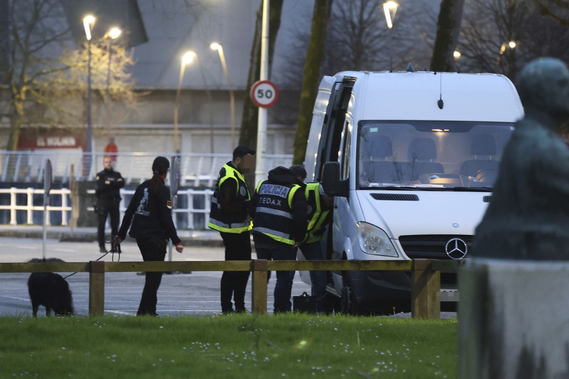 Falsa alarma en Gijón: la intervención de los Tedax, en imágenes