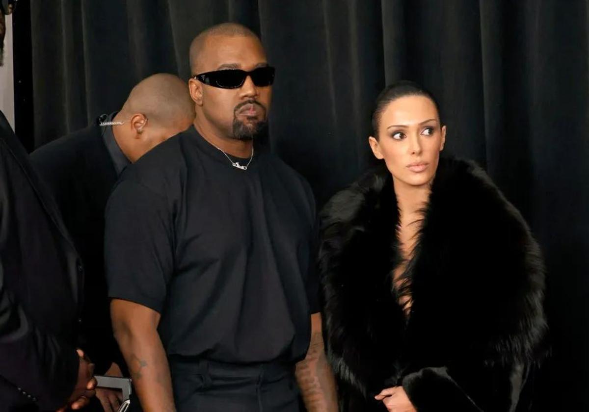 Kanye West y Bianca Censori en los Grammy.