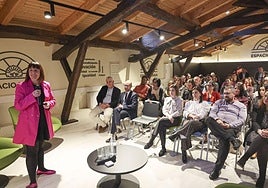 La ingeniera Patricia Gómez Leiva impartió una ponencia sobre referentes femeninos.