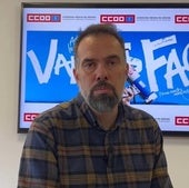 José Manuel Zapico, secretario general de CCOO, felicita a EL COMERCIO