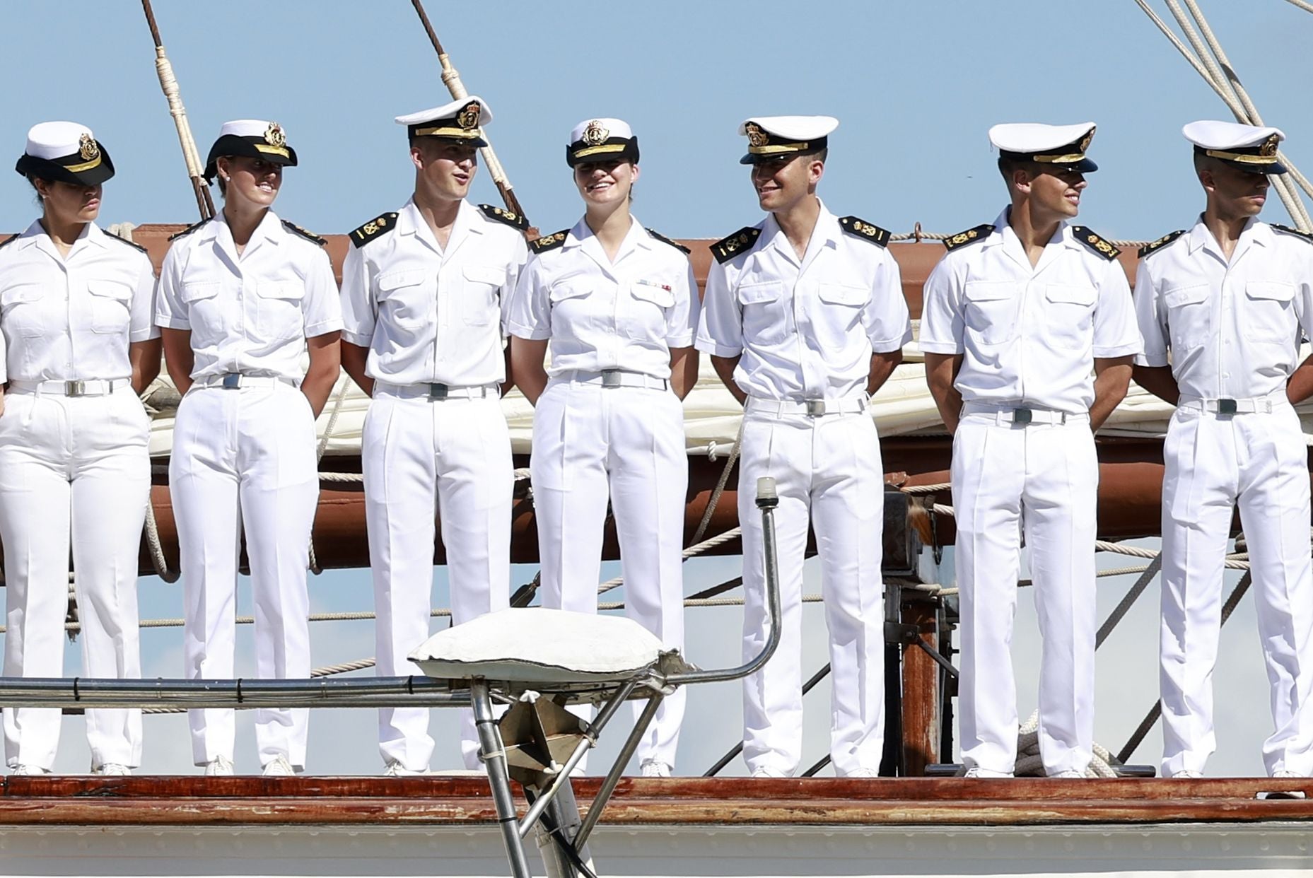 La Princesa Leonor llega a Brasil: las imágenes en la primera escala de América del buque Juan Sebastián Elcano