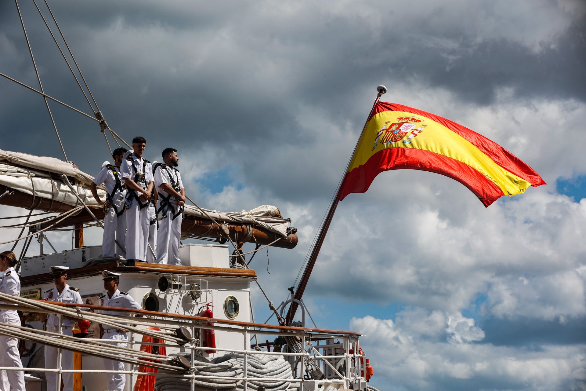 La Princesa Leonor llega a Brasil: las imágenes en la primera escala de América del buque Juan Sebastián Elcano