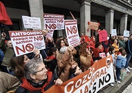 Manifestación en Oviedo contra la instalación de parques de baterías.