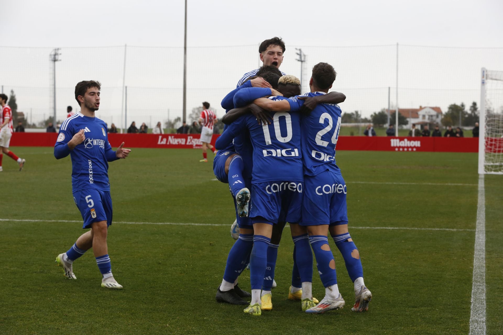 Sporting Atlético 3 - 3 Oviedo Vetusta, en imágenes