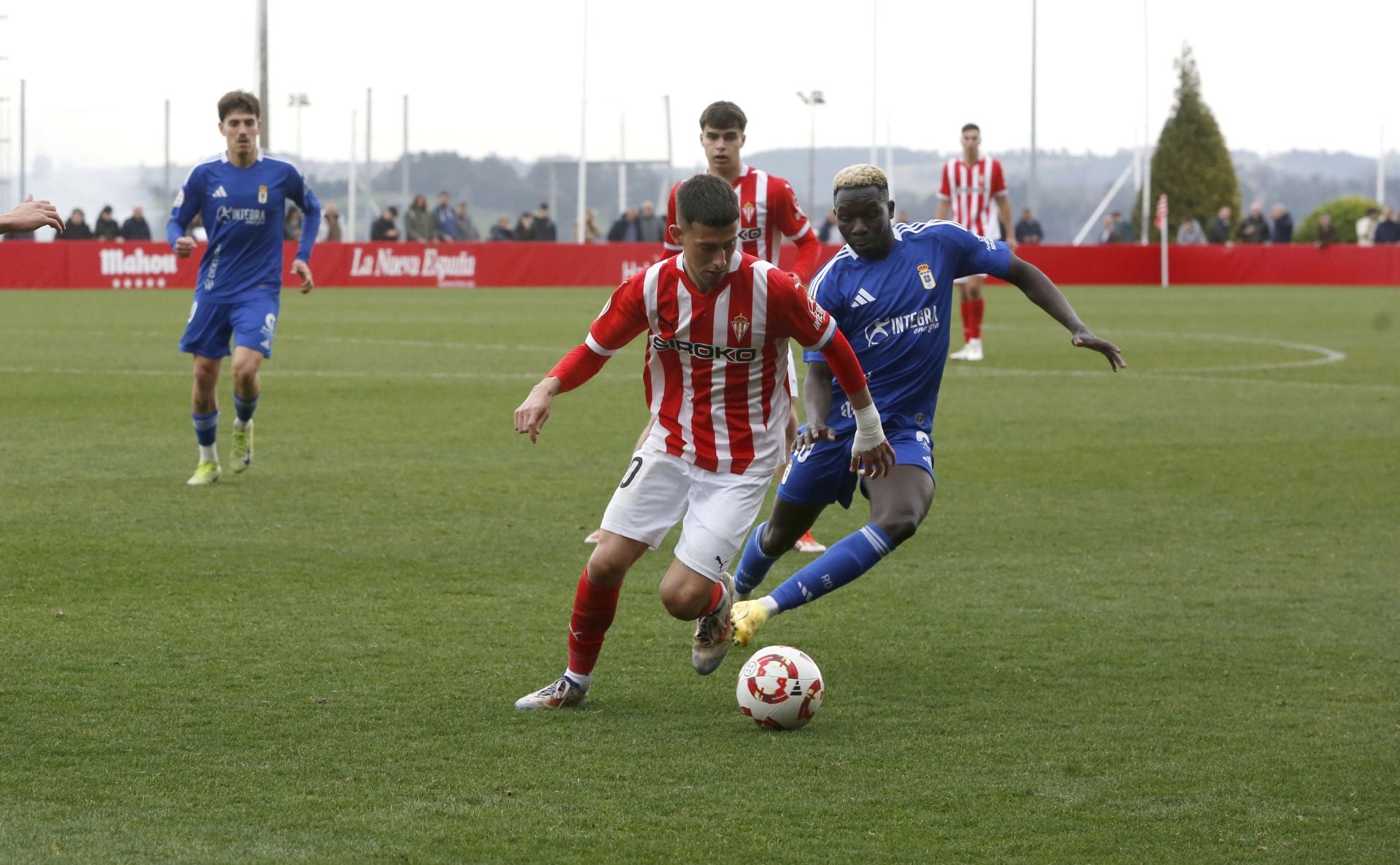 Sporting Atlético 3 - 3 Oviedo Vetusta, en imágenes