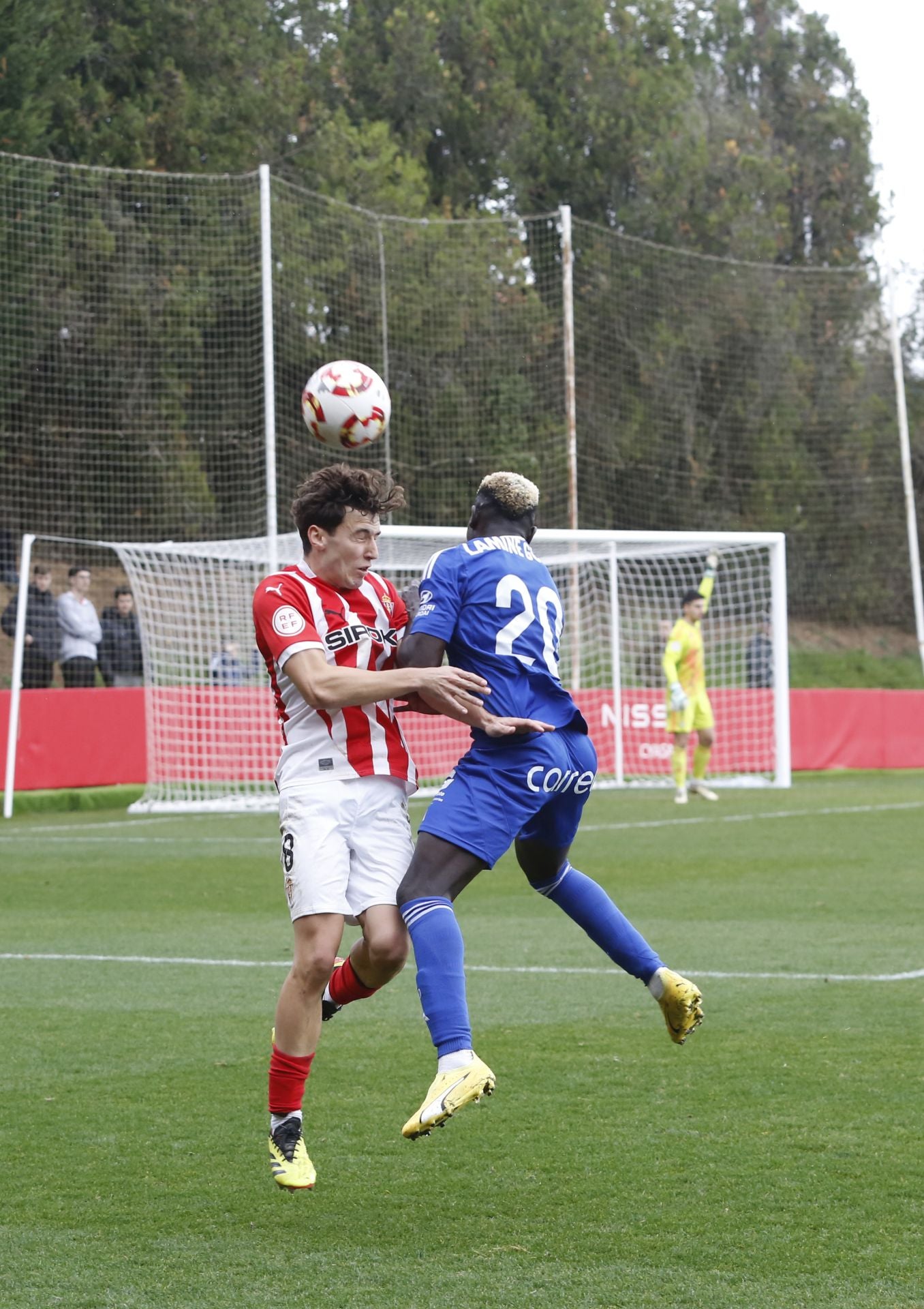 Sporting Atlético 3 - 3 Oviedo Vetusta, en imágenes