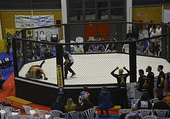 El público respondió de forma notable a la velada solidaria celebrada en Cudillero el sábado.