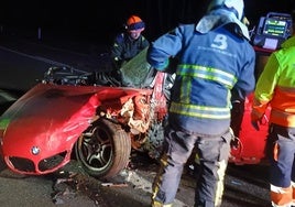 Ambos conductores tuvieron que ser excarcelados por efectivos de bomberos de Asturias.