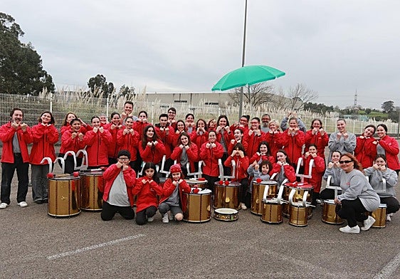 La charanga de Los Tardones realizan sus últimos ensayos para el Antroxu de Gijón en el camín de los Buracos en Porceyo.