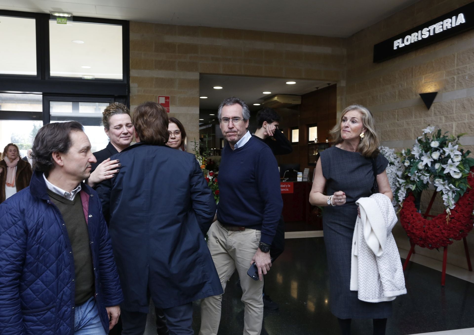 Multitudinaria despedida al hostelero gijonés César Telenti