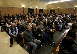 Multitudinaria despedida al hostelero gijonés César Telenti