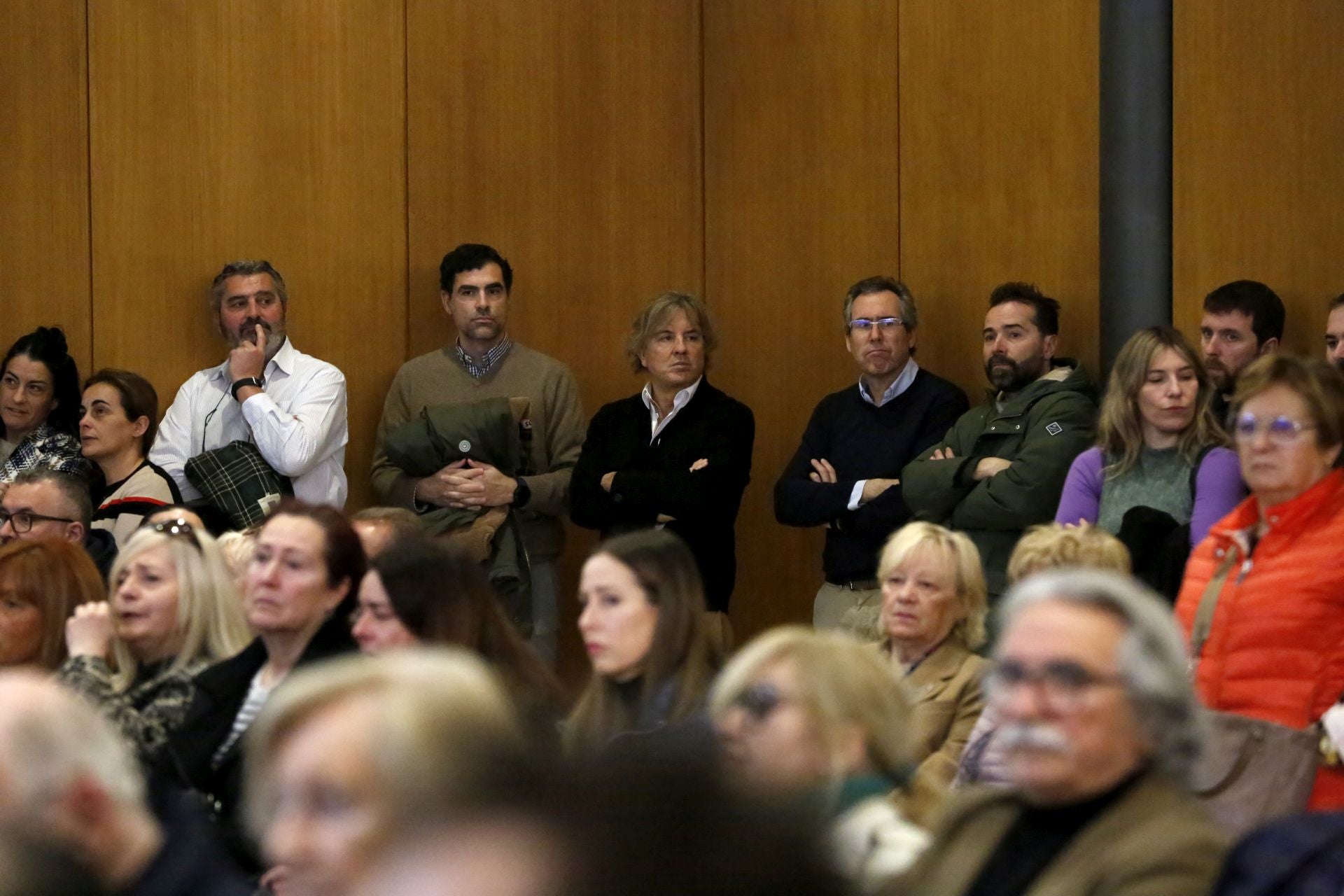 Multitudinaria despedida al hostelero gijonés César Telenti