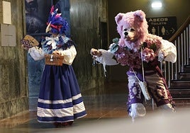 Escena de la obra 'Dormiyosos' en una representación en Laboral.