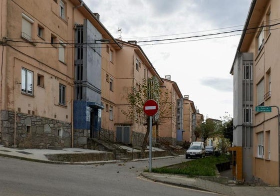Asalto a tres viviendas en Avilés con los moradores dentro: en uno de los robos una mujer acabó en el hospital